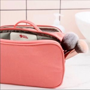 fjallraven makeup bag